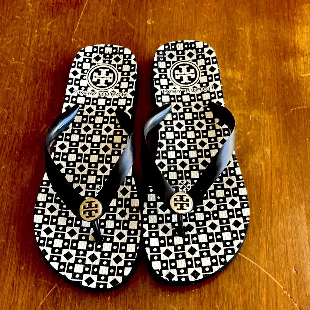 Tory Burch flip flops 8-8.5.  Silver Tory emblem